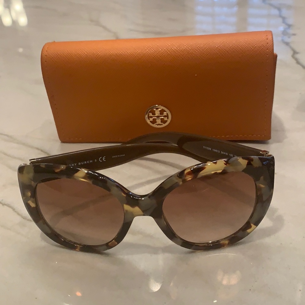 Authentic Tory Burch camp/ leopard sunglasses